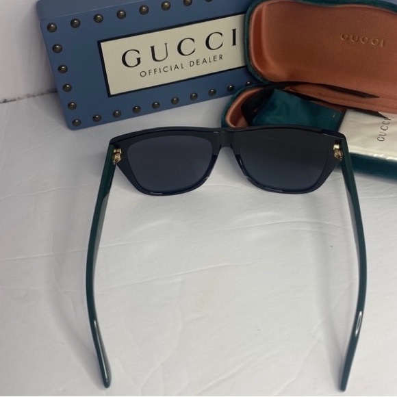 Gucci authentic Mens sunglasses! Very stylish and perfect for summer - Picture 8 of 10